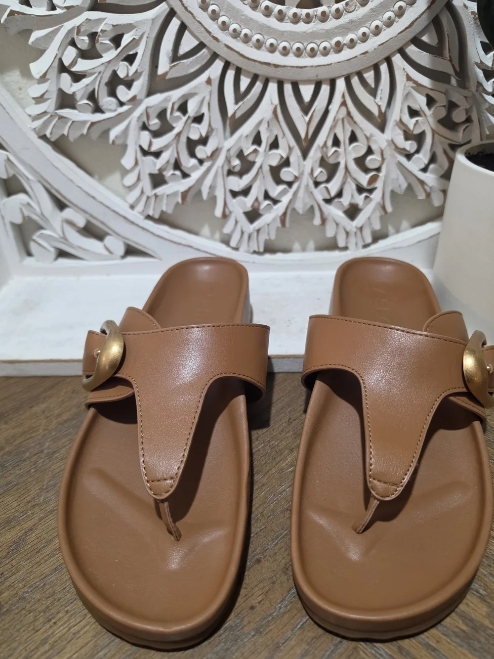 AEROSOLES Women's Tan Slip-On Thong Sandals with Gold Buckle